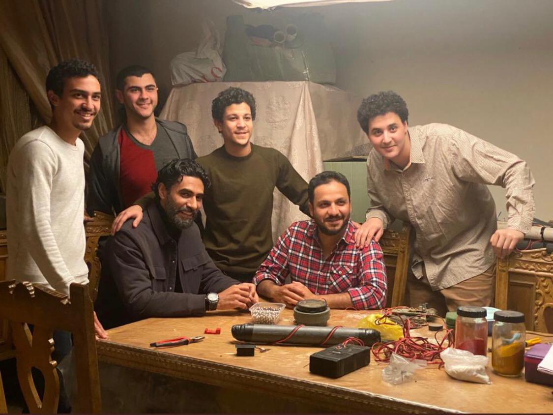 أحمد داش مع المخرج بيتر ميمي و أبطال مسلسل الإختيار 2