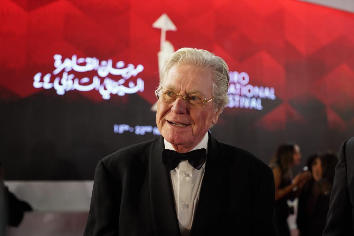 حسين فهمي في مهرجان القاهرة السينمائي 2022 - ريد كاربت