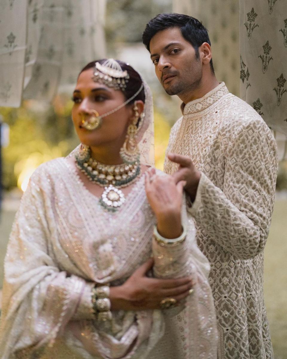 زواج علي فضل وريشا تشادها في مومباي 