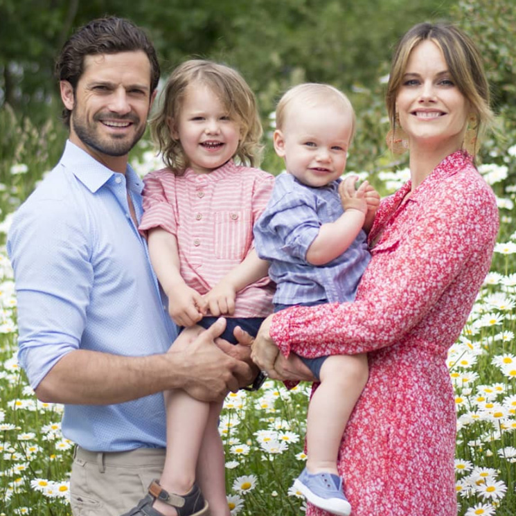 الأمير كارل فيليب مع زوجته وطفليه