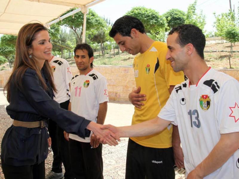 الملكة رانيا في دعم المنتخب الأردني لكرة القدم
