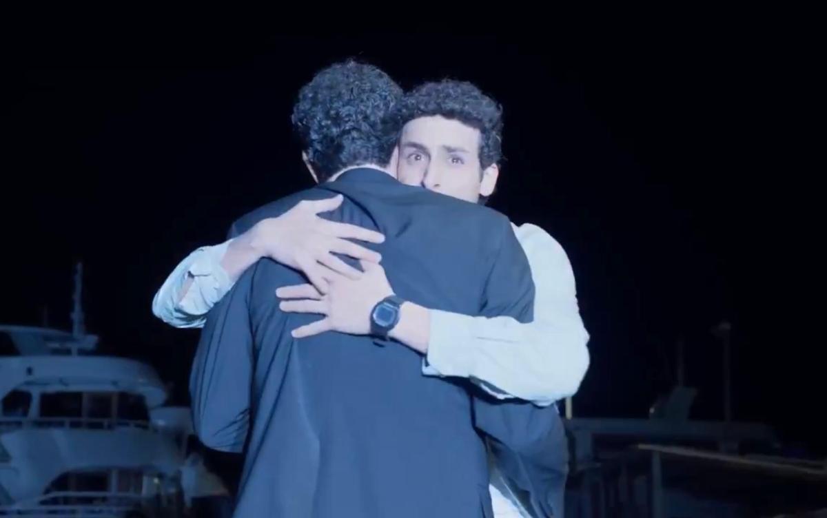 ورد عجيب في مسلسل آسر