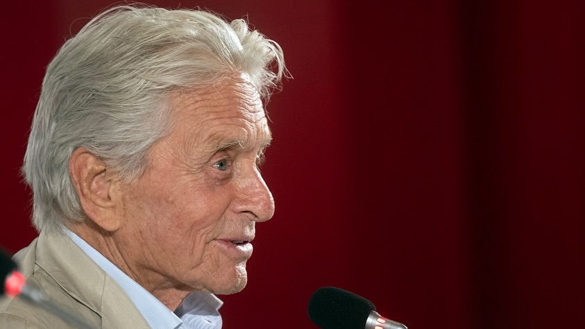 مايكل دوغلاس - Michael Douglas - اعتزال مايكل دوغلاس - مهرجان كارلوفي فاري Karlovy Vary Film Festival - فيلم One Flew Over the Cuckoo’s Nest - جائزة الأوسكار Oscar - أنتمان Ant-Man and the Wasp Quantumania - مسلسل فرانكلين Franklin - Apple TV+ - كاثرين زيتا جونز Catherine Zeta-Jones - سرطان اللسان - Larry Hagman - أخبار هوليوود - أخبار النجوم العالميين - تقاعد الممثلين - أعمال مايكل دوغلاس الجديدة