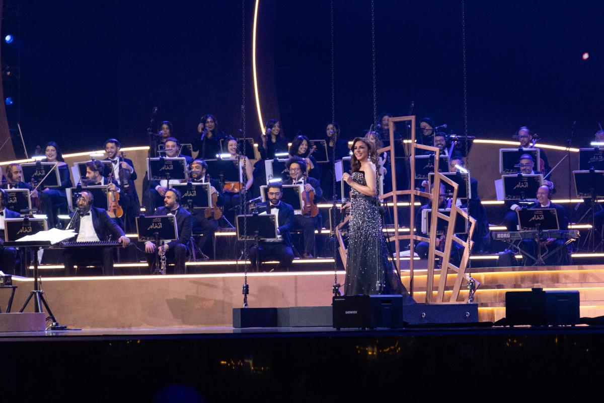 أنغام – Angham – ليلة الحب صوت مصر – موسم الرياض – Riyadh Season – توني براكستون – Toni Braxton – حفلات موسم الرياض – بنش مارك – هيئة الترفيه – Unbreak My Heart – لوحة باهتة