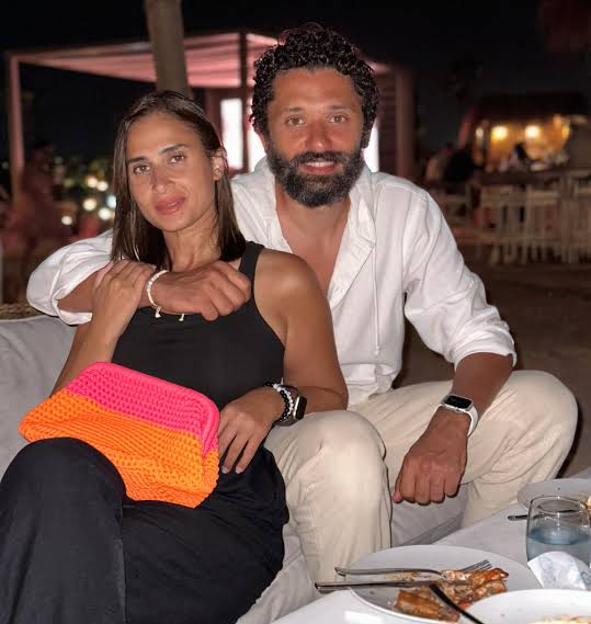 كريم محمود عبد العزيز وزوجته