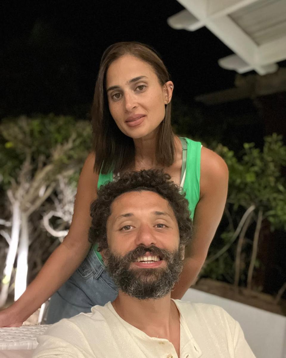 كريم محمود عبد العزيز وزوجته