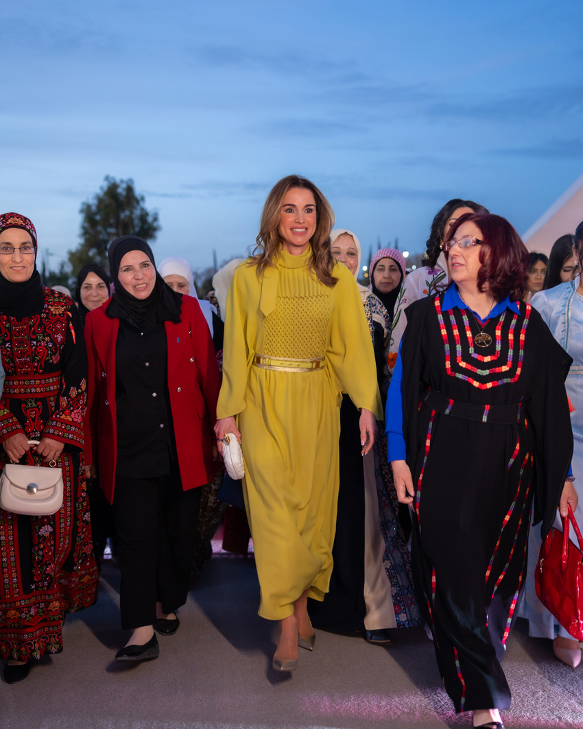 الملكة رانيا: قفطان أنيق من Thebe Magugu في مادبا