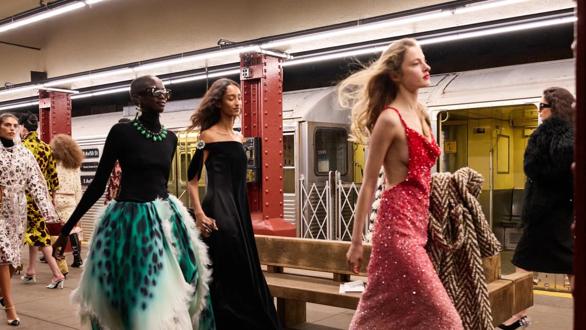 عرض شانيل Métiers d’Art 2026 في نيويورك بحضور النجوم 