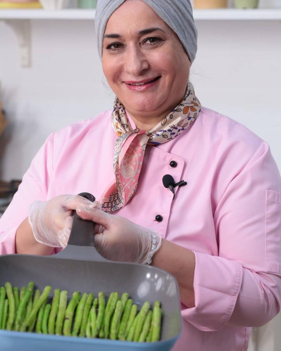 منال العالم من إحدى حلقات الطبخ