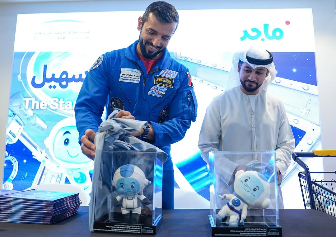 سلطان النيادي يوقّع قصة نجم سهيل في معرض أبوظبي الدولي للكتاب 2025