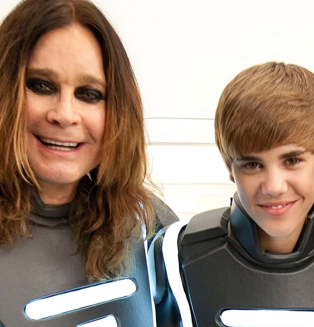 جاستن بيبر Justin Bieber - هيلي بيبر Hailey Bieber - ألبوم Swag - حفل استماع لوس أنجلوس Los Angeles - نادي Bird Street Club - ويست هوليوود West Hollywood - كاليفورنيا California - سبوتيفاي Spotify - علامة ملابس Skylrk - ماديسون بير Madison Beer - ذا كيد لاروي The Kid Laroi - جون ماير John Mayer - غنا Gunna - ليل بي Lil B - إيدي بنجامين Eddie Benjamin - كايل ماسي Kyle Massey - TMZ - جاك بلوز بيبر Jack Blues Bieber - بيير Billboard 200 - Top Streaming Albums - ألبوم Justice - منصة إنستغرام Instagram - إطلاق ألبوم مفاجئ - أخبار هوليوود Hollywood News - حفلات الموسيقى Music Events Los Angeles