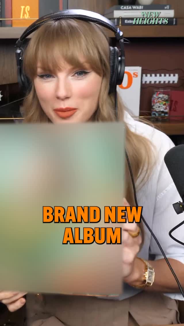  Taylor Swift - ألبوم جديد New Album - حياة النجمة The Life of a Showgirl – ترافيس كيلسي Travis Kelce - بودكاست نيو هايتس New Heights podcast - جرامي Grammy - فينيل Vinyl - Eras Tour - كانساس سيتي تشيفس Kansas City Chiefs - موسم NFL - ملعب أروهيد Arrowhead Stadium - قصة حب تايلور وترافيز - ألبوم The Tortured Poets Department - أغاني تايلور سويفت 2025 - إعلان ألبوم موسيقي - دعم فني ورياضي - ظهور الفنانين في مباريات كرة القدم