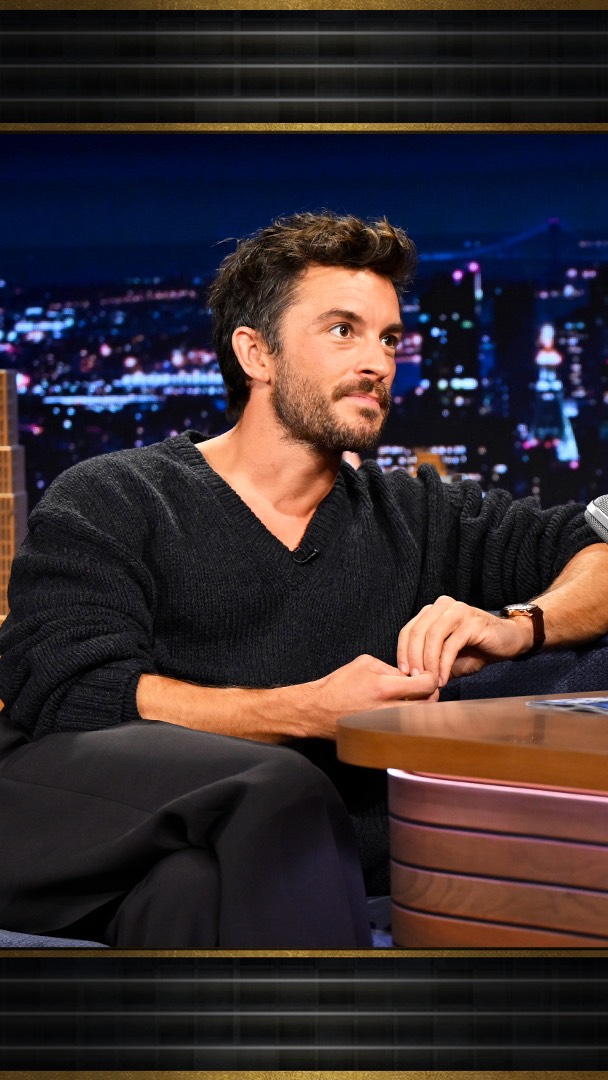 جوناثان بيلي - Jonathan Bailey - People Magazine - Sexiest Man Alive 2025 - جيمي فالون Jimmy Fallon - Bridgerton - Netflix - Jurassic World Rebirth - Wicked - Shonda Rhimes - John Krasinski - Chris Evans - Ryan Reynolds - Dwayne Johnson - Idris Elba - Paul Rudd - Hollywood News - أخبار هوليوود