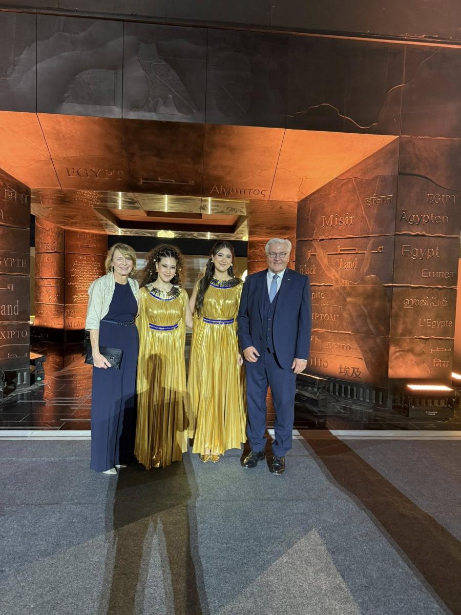 أحمد عبد الرحمن أبو زهرة - عبد الرحمن أبو زهرة - أميرة أبو زهرة - مريم أبو زهرة - المتحف المصري الكبير - افتتاح المتحف المصري الكبير - حفلة بانوراما الهرم - مهرجان صال الأهرامات بيراميدو - الفن الراقي - الموسيقى الكلاسيكية المصرية - الأهرامات الثلاثة - فخر الفن المصري - عائلة أبو زهرة