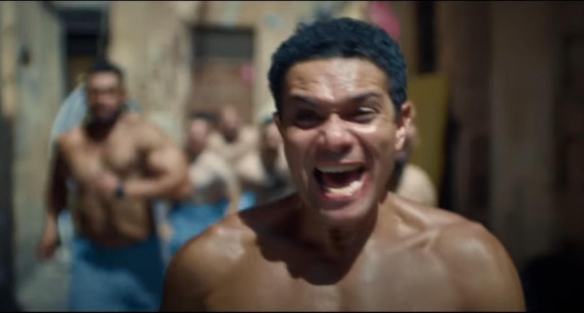 آسر ياسين - فيلم إن غاب القط - أحمد زكي - سارة نوح - أيمن وتار - مشهد الجري - السينما المصرية الجديدة