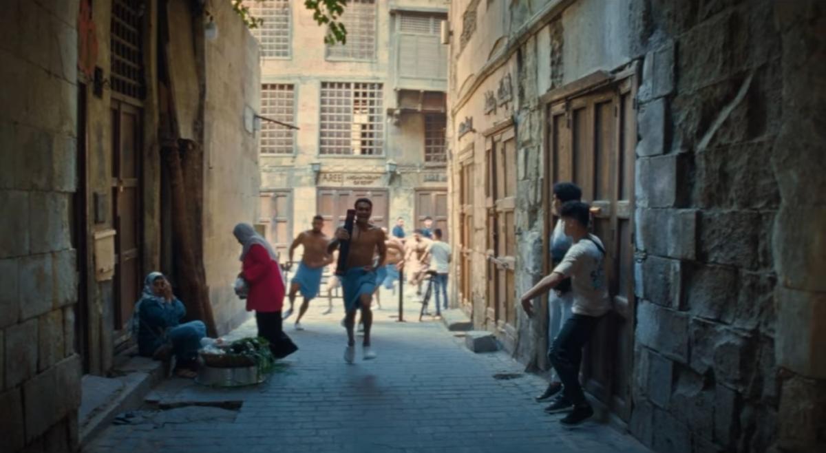 آسر ياسين - فيلم إن غاب القط - أحمد زكي - سارة نوح - أيمن وتار - مشهد الجري - السينما المصرية الجديدة
