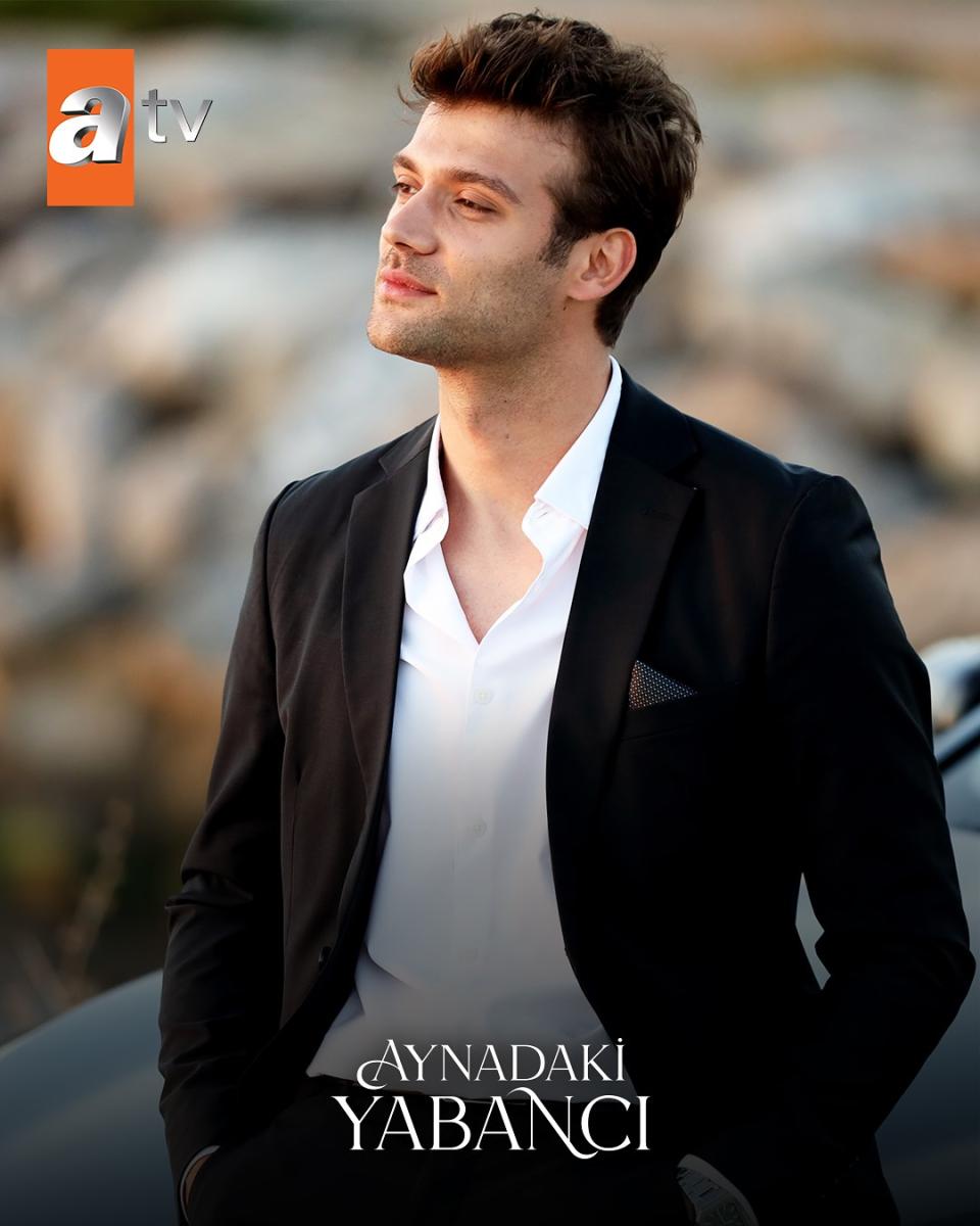 مسلسل الغريب في المرآة الحلقة 1 - Aynadaki Yabanci