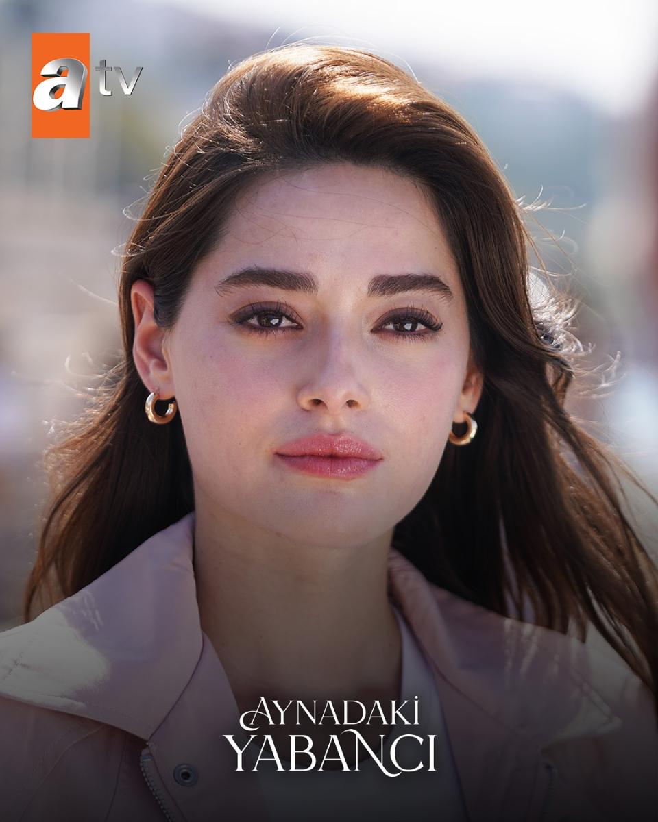 مسلسل الغريب في المرآة الحلقة 1 - Aynadaki Yabanci