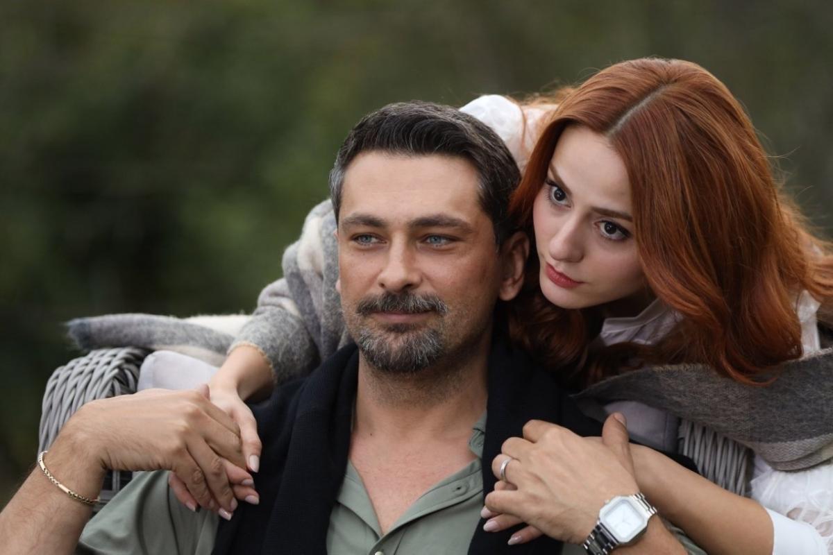 مسلسل غريب في المرآة الحلقة 4