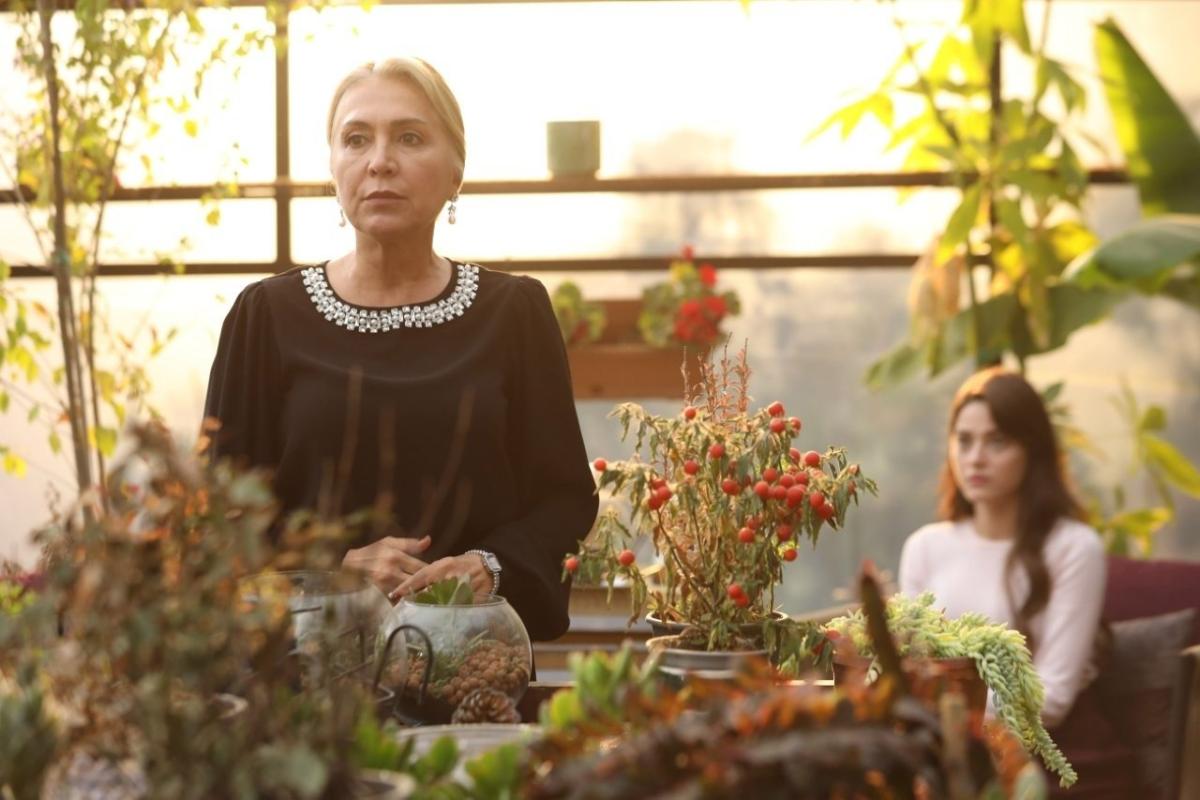 مسلسل غريب في المرآة الحلقة 4