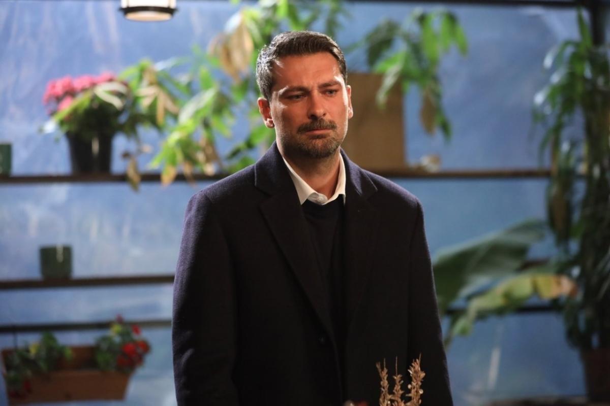 مسلسل غريب في المرآة الحلقة 4