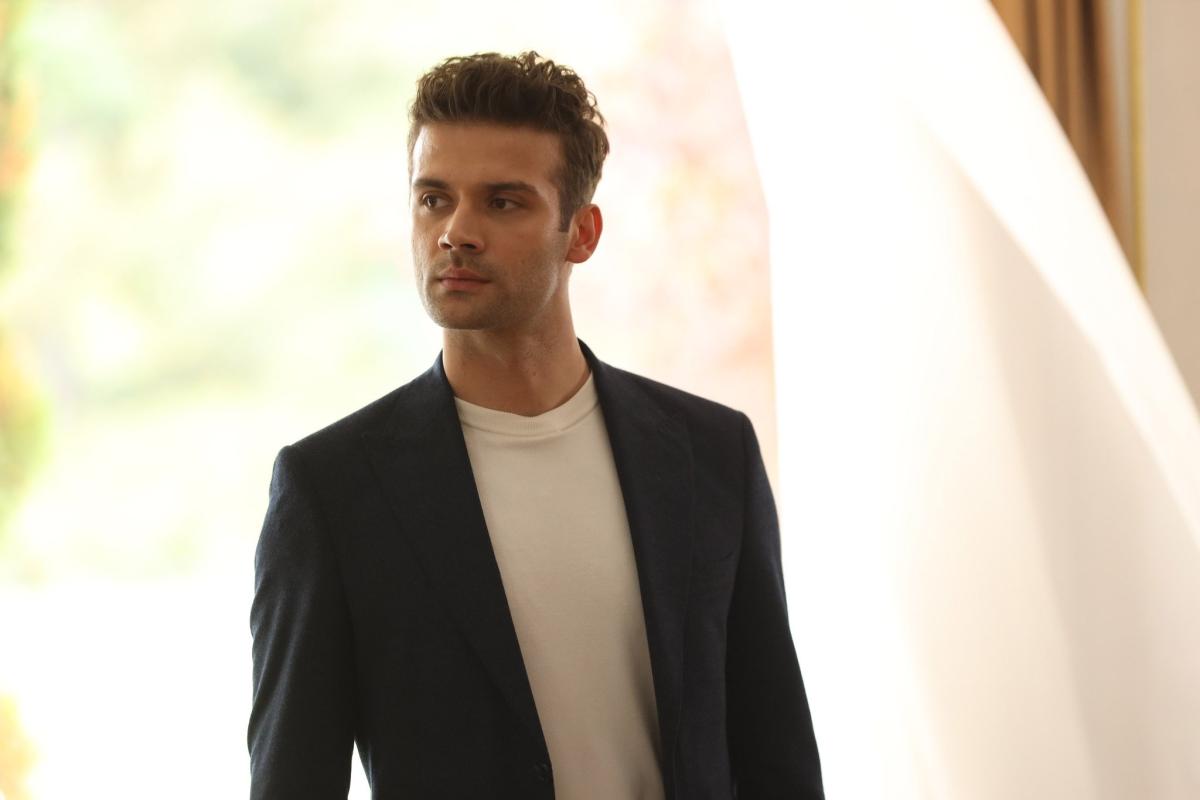 مسلسل غريب في المرآة الحلقة 5 - Aynadaki Yabanci