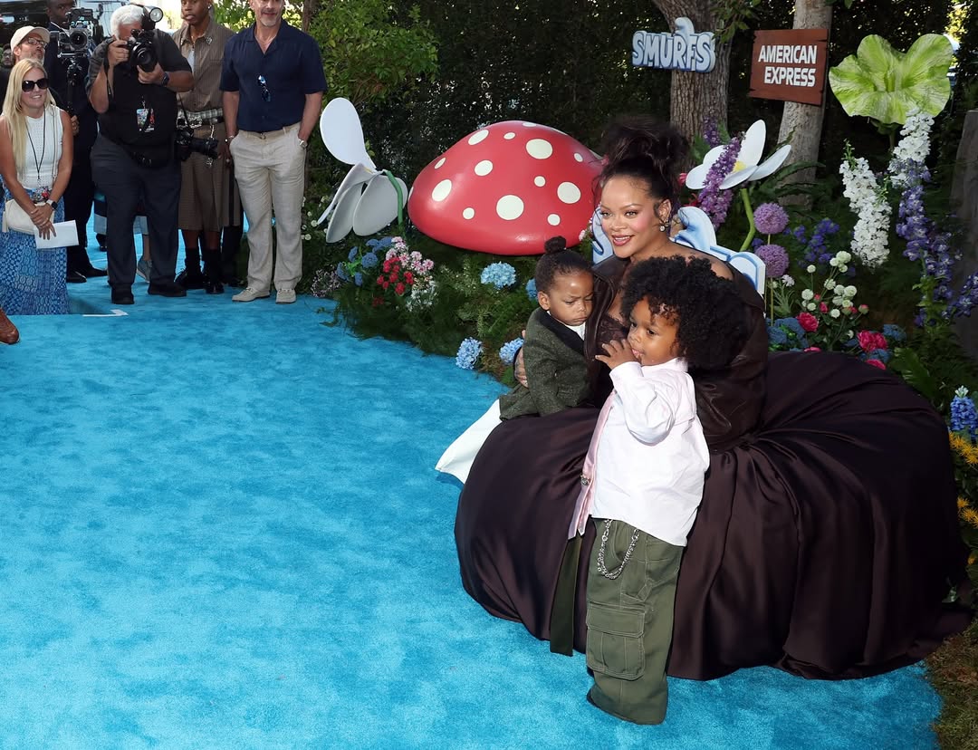 ريهانا - Rihanna - A$AP Rocky - أطفال ريهانا - RZA - Riot - Smurfs - Smurfette - Papa Smurf - العرض الأول Smurfs - لوس أنجلوس - Los Angeles premiere - Harper’s Bazaar - Met Gala - Entertainment Tonight - Wayans family - صور ريهانا على إنستغرام - ريهانا حامل - عائلة ريهانا - أخبار هوليوود - أطفال المشاهير - إطلالة ريهانا - سجادة زرقاء Smurfs - أصوات فيلم Smurfs - مقابلة ريهانا - صور RZA وRiot