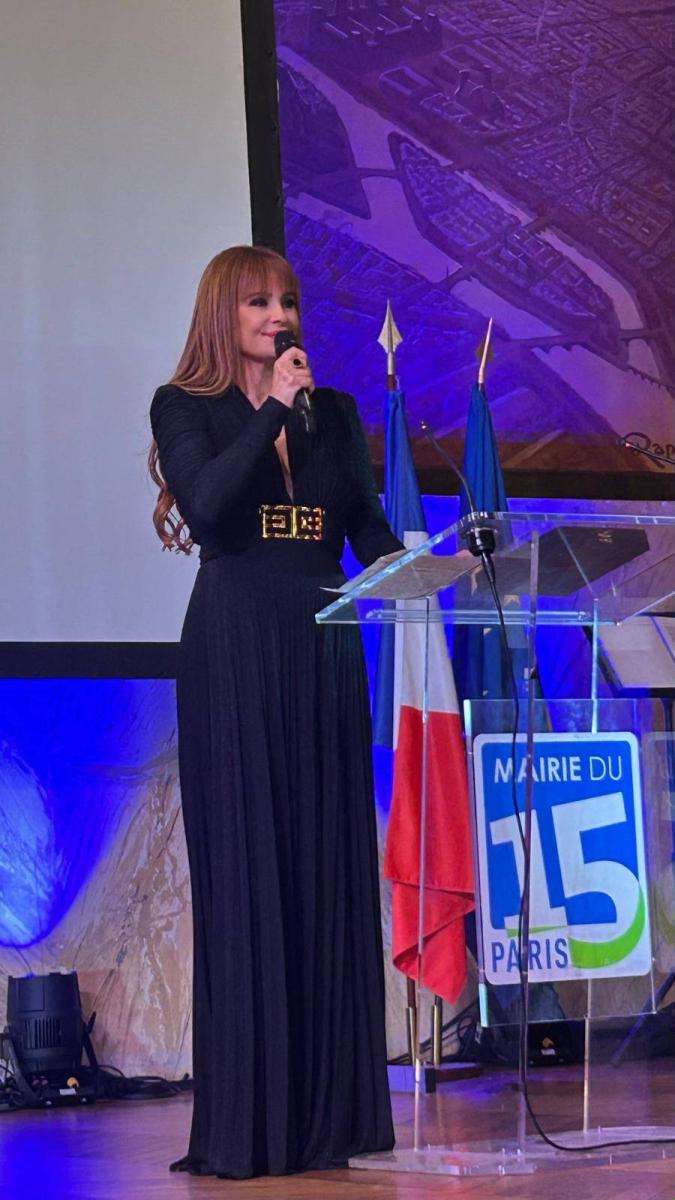 كارول سماحة - Carole Samaha - تكريم كارول سماحة باريس - Femmes on vous aime Paris - السفير ربيع الشاعر فرنسا - إليزابيث مورينو فرنسا - هيلين سيغارا Hélène Ségara - GPF Groupement du Patronat Francophone - جمعية لوبنان Lubnan - دعم تعليم الفتيات لبنان - درع Art et Résilience