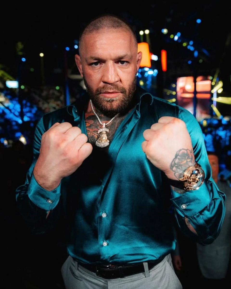 كونور ماكغريغور Conor McGregor - أيرلندا Ireland - الانتخابات الرئاسية Presidential Elections - الحكومة الأيرلندية Irish Government - الهجرة غير الشرعية Illegal Immigration - يو إف سي UFC - دبلن Dublin - المستشارين المحليين Local Councilors - سياسة Ireland - الرياضة والسياسة - المقاتل والممثل Irish Fighter Actor - التغيير الاجتماعي في أيرلندا - الشهرة والتحول السياسي