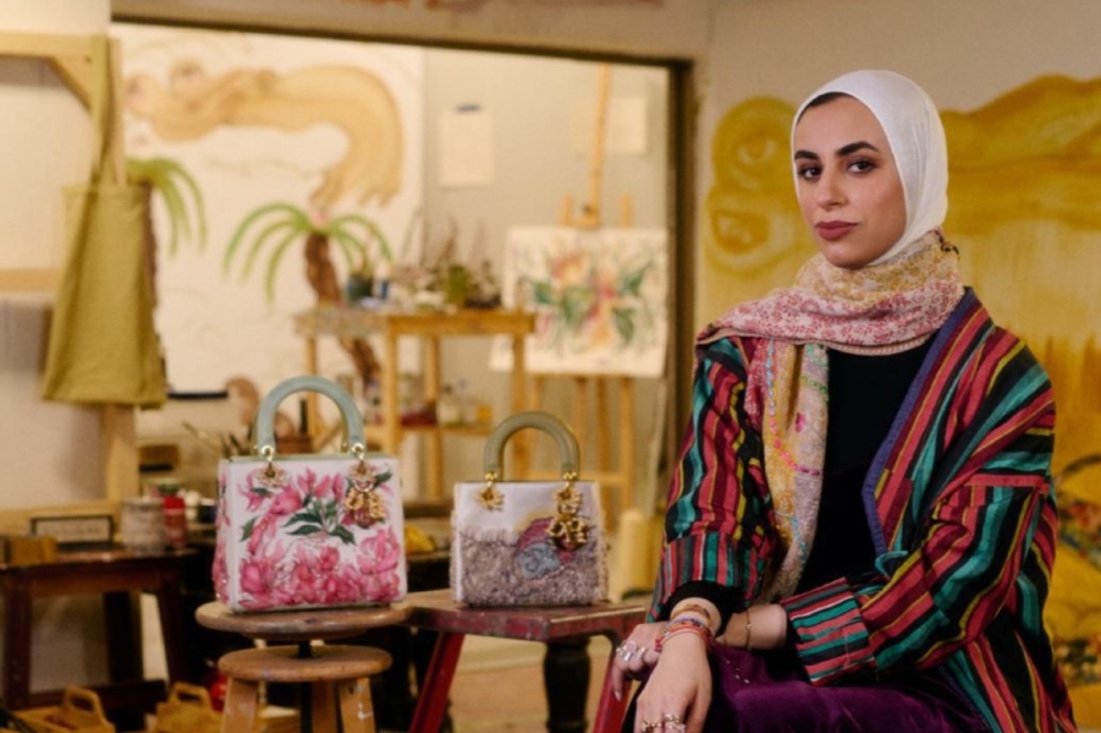 ديور تطلق النسخة العاشرة من "فنون ديور ليدي" بالتعاون مع فنانة كويتية