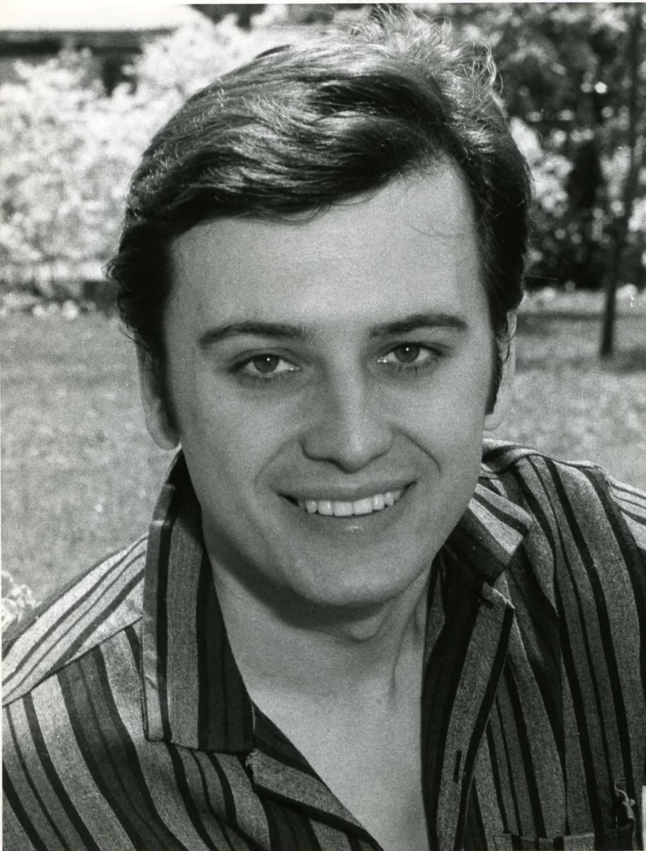 إنجين شاغلار - Engin Çağlar - وفاة إنجين شاغلار - جنازة إنجين شاغلار - يشيلتشام - Yeşilçam - إيديز هون Ediz Hun - علي رضا بينبوغا - إسطنبول - شيشلي - Zincirlikuyu - ممثل تركي - حوادث الدراجات النارية في تركيا - وفاة نجم تركي