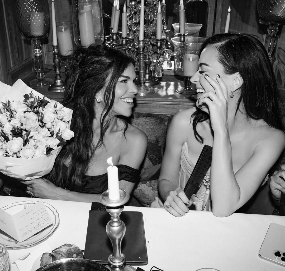 لورين سانشيز Lauren Sanchez - جيف بيزوس Jeff Bezos - أمازون Amazon - كايتي بيري Katy Perry - كيم كارداشيان Kim Kardashian - كريس جينر Kris Jenner - إيفا لونغوريا Eva Longoria - أكتوبر غونزاليس October Gonzalez - طوني غونزاليس Tony Gonzalez - نيكو Nikko - إلسا كولينز Elsa Collins - ناتاشا بوناوالا Natasha Poonawalla - ليديا كيفز Lydia Kives - تشاريزا تومسون Charissa Thompson - فيرونيكا سمالي غريزر Veronica Smiley Grazer - إنستغرام Instagram - ديلي ميل Daily Mail - لافاييت Lafayette’s - باريس Paris - فرنسا France - مهرجان كان Cannes Film Festival - البندقية Venice - إلتون جون Elton John - ليدي غاغا Lady Gaga - أورلاندو بلوم Orlando Bloom - كارلي كلوس Karlie Kloss - ليوناردو دي كابريو Leonardo DiCaprio - إيفانكا ترامب Ivanka Trump - دونالد ترامب Donald Trump - حفل زفاف جيف بيزوس Jeff Bezos wedding - يخت جيف بيزوس Bezos megayacht