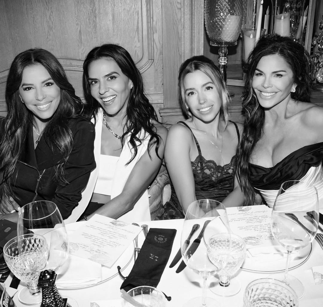 لورين سانشيز Lauren Sanchez - جيف بيزوس Jeff Bezos - أمازون Amazon - كايتي بيري Katy Perry - كيم كارداشيان Kim Kardashian - كريس جينر Kris Jenner - إيفا لونغوريا Eva Longoria - أكتوبر غونزاليس October Gonzalez - طوني غونزاليس Tony Gonzalez - نيكو Nikko - إلسا كولينز Elsa Collins - ناتاشا بوناوالا Natasha Poonawalla - ليديا كيفز Lydia Kives - تشاريزا تومسون Charissa Thompson - فيرونيكا سمالي غريزر Veronica Smiley Grazer - إنستغرام Instagram - ديلي ميل Daily Mail - لافاييت Lafayette’s - باريس Paris - فرنسا France - مهرجان كان Cannes Film Festival - البندقية Venice - إلتون جون Elton John - ليدي غاغا Lady Gaga - أورلاندو بلوم Orlando Bloom - كارلي كلوس Karlie Kloss - ليوناردو دي كابريو Leonardo DiCaprio - إيفانكا ترامب Ivanka Trump - دونالد ترامب Donald Trump - حفل زفاف جيف بيزوس Jeff Bezos wedding - يخت جيف بيزوس Bezos megayacht