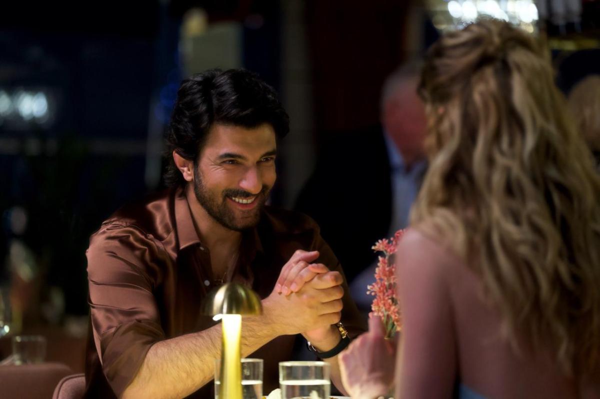 مسلسل Istanbul My Love - أنجين أكيوريك Engin Akyurek - عفراء ساراتش أوغلو Afra Saraçoğlu - أوزان أجيكتان Ozan Aciktan - ياسمين كاي ألين Yasemin Kay Allen - إلايدا أكدوغان Ilayda Akdogan - قناة Go Türkiye - يوتيوب YouTube - حملة ترويج إسطنبول الرقمية - قصر تشِراغان Ciragan Palace - فندق ريجسوس تيرسانه Rixos Tersane - جالاتابورت Galataport - مركز أتاتورك الثقافي AKM - تقسيم Taksim - كاراكوي Karakoy - البوسفور Bosphorus - بيوغلو Beyoglu - مسلسل تركي قصير - الرومانسية والذكاء الاصطناعي - الحب في إسطنبول - مسلسلات تركية على يوتيوب - ممثلين أتراك في أعمال عالمية - ترويج السياحة في إسطنبول.
