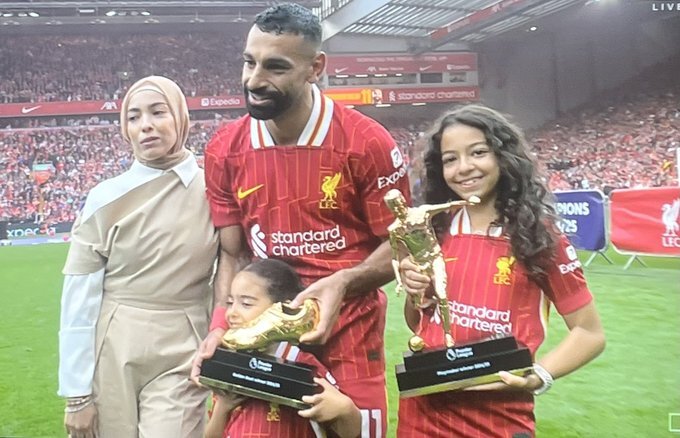 محمد صلاح – Mohamed Salah  ليفربول – Liverpool  الدوري الإنجليزي الممتاز – Premier League  الحذاء الذهبي – Golden Boot  صانع الألعاب – Playmaker  أفضل لاعب من EA SPORTS – EA SPORTS Player of the Season  كريستال بالاس – Crystal Palace  نيوكاسل يونايتد – Newcastle United  ألكسندر إسحاق – Alexander Isak  جيكوب ميرفي – Jacob Murphy  أرسنال – Arsenal  تييري هنري – Thierry Henry  توتنهام هوتسبر – Tottenham Hotspur  هاري كين – Harry Kane  أندرو كول – Andrew Cole  جيمي فلويد هاسلبانك – Jimmy Floyd Hasselbaink  ليدز يونايتد – Leeds United  كريستيانو رونالدو – Cristiano Ronaldo  نيمانيا فيديتش – Nemanja Vidic  كيفن دي بروين – Kevin De Bruyne  آلان شيرر – Alan Shearer  أهداف الدوري الإنجليزي – Premier League goals  صناعة الأهداف – Assists leaderboard  موسم 2024-2025 – 2024-2025 season  إنجازات محمد صلاح – Mohamed Salah records  هداف الدوري الإنجليزي – Premier League top scorer