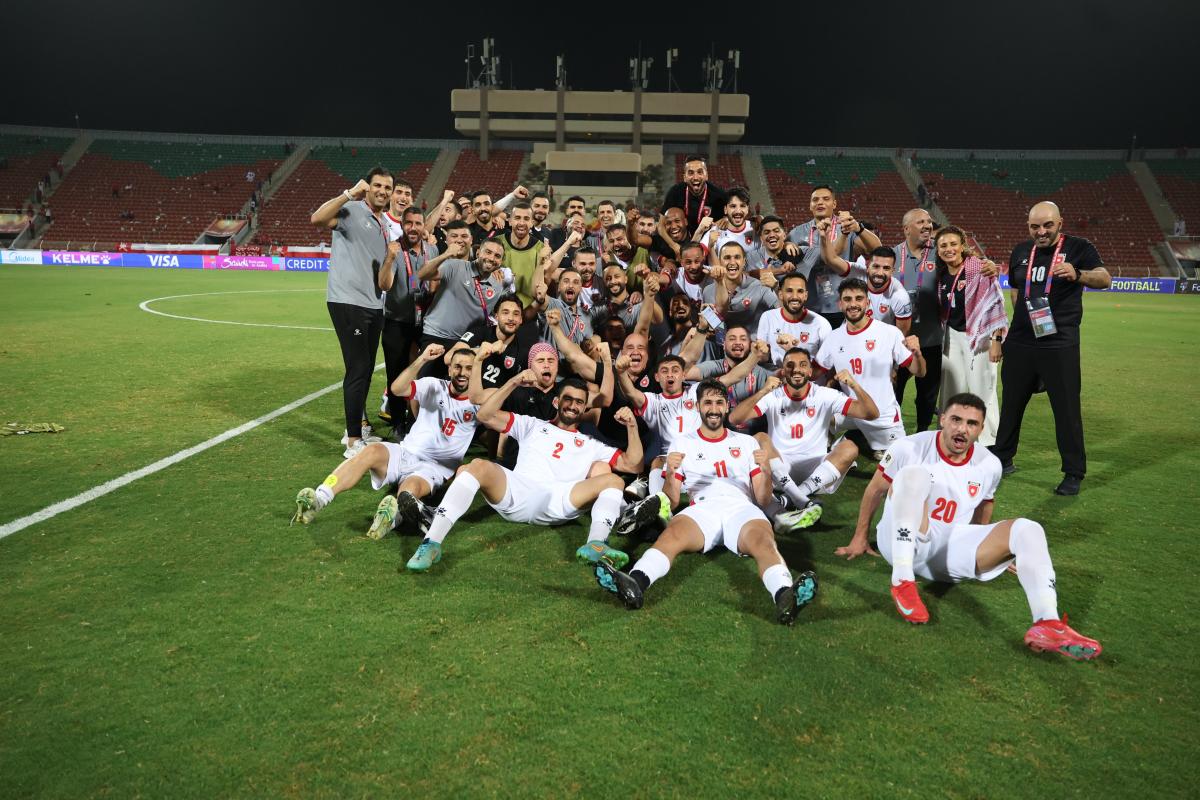 تأهل الأردن إلى كأس العالم 2026 - ثلاثية علي علوان ضد عُمان - تهنئة الملك عبدالله الثاني منتخب النشامى - ستوري الملكة رانيا منتخب الأردن - الأمير الحسين وابنته الأميرة إيمان - دعم العائلة الملكية لمنتخب الأردن - مباراة الأردن وعُمان تصفيات كأس العالم - فيديو الأميرة إيمان بقميص النشامى - صور الملك عبدالله من السفارة الأردنية في لندن - منتخب الأردن في صدارة المجموعة الثانية - أهداف مباراة الأردن وعمان - ستوري الأمير الحسين بعد الفوز - علي علوان يسجل هاتريك - فرحة الجماهير الأردنية بعد التأهل - النشامى إلى كأس العالم لأول مرة