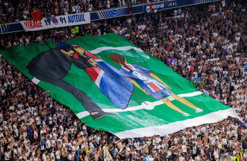 دوري أبطال أوروبا UEFA Champions League - باريس سان جيرمان PSG - إنتر ميلان Inter Milan - لويس إنريكي Luis Enrique - أشرف حكيمي Achraf Hakimi - دزيريه دووي Desire Doue - خفيشا كفاراتسخيليا Khvicha Kvaratskhelia - سيني مايوولو Senny Mayulu - ناصر الخليفي Nasser Al-Khelaifi - محمد رمضان Mohamed Ramadan - الشيخة المياسة بنت حمد آل ثاني Al Mayassa bint Hamad Al-Thani - الأمير تميم بن حمد آل ثاني Tamim bin Hamad Al Thani - لويس إنريكي مع ابنته - مشجعو PSG - صورة جماعية لفريق باريس سان جيرمان - احتفالات باريس بلقب دوري الأبطال - مدرب برشلونة السابق - ملعب أليانز أرينا Allianz Arena - مدينة ميونيخ Munich - نيمار Neymar - ليونيل ميسي Lionel Messi - كيليان مبابي Kylian Mbappé - ديفيد بيكهام David Beckham - تاريخ باريس سان جيرمان في أوروبا - أول لقب أوروبي لـ PSG - تصريحات لويس إنريكي بعد التتويج - احتفالات جماهير باريس - صورة نادرة للويس إنريكي وابنته