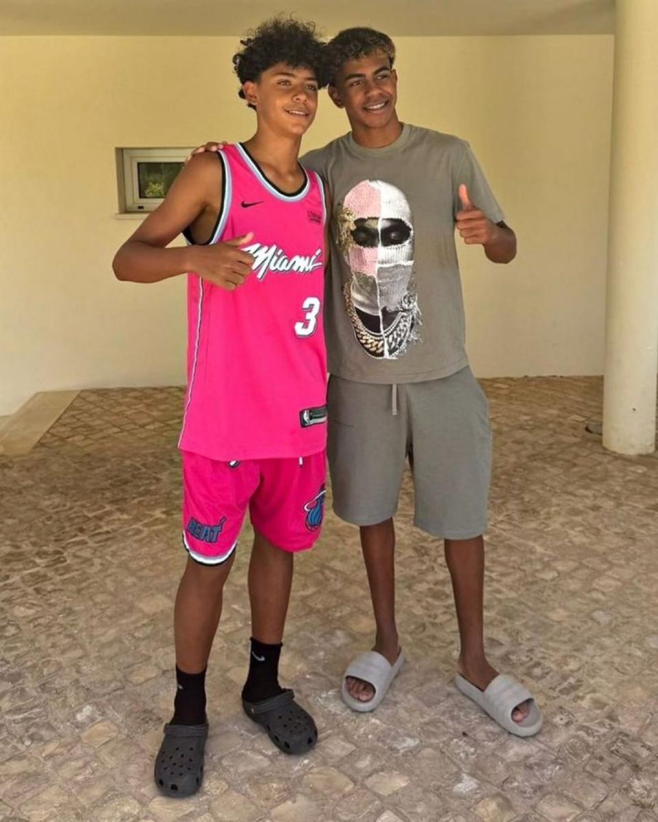 كريستيانو رونالدو - Cristiano Ronaldo - لامين يامال - Lamine Yamal - كريستيانو جونيور - Cristiano Junior - ريال مدريد - Real Madrid - برشلونة - Barcelona - دوري الأمم الأوروبية - Nations League Final - ميونخ - Munich - ملعب أليانز أرينا - Allianz Arena - الدوري الإسباني - LaLiga - كأس ملك إسبانيا - Copa del Rey - الدوري السعودي - Saudi Pro League - مدريد زون - Madrid Zone - الكرة الذهبية - Ballon d'Or - صور لامين يامال مع كريستيانو جونيور - Social Media Ronaldo Junior Lamine Yamal