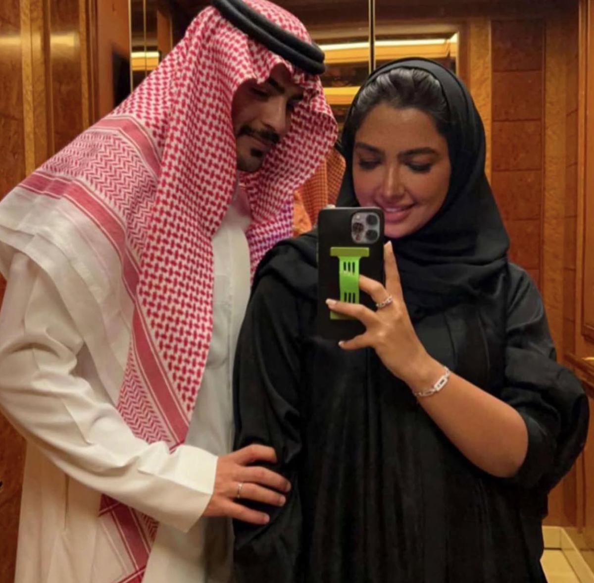 نجلاء الودعاني تعلن طلاقها رسميًا عبر سناب شات  طلاق نجلاء الودعاني يثير تفاعل الجمهور  نجلاء الودعاني تؤكد خبر انفصالها بعد الشائعات  أول تعليق من نجلاء الودعاني على طلاقها  نجلاء الودعاني تكشف سبب عدم إعلان الطلاق سابقًا  تصريح نجلاء الودعاني عن انفصالها من والد ابنتها  نجلاء الودعاني تطلب احترام خصوصيتها بعد الطلاق  طلاق نجلاء الودعاني من أبو لينا بعد زواج دام عامين ونصف  الجمهور يتعاطف مع نجلاء الودعاني بعد إعلان طلاقها  نجلاء الودعاني تتحدث بصراحة عن تجربتها الزوجية السابقة