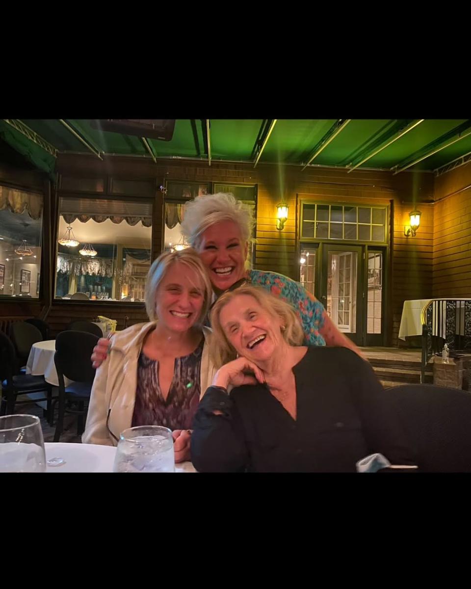 وفاة آن بوريل - Anne Burrell وفاة - سبب وفاة آن بوريل - وفاة شيف فوود نتوورك - Food Network Anne Burrell - أسوأ الطهاة في أمريكا - Worst Cooks in America برنامج - House of Knives Anne Burrell - Chef Anne Burrell آخر مشروع - CareRite Centers برنامج الطعام - Anne Burrell CareRite Signature Culinary Excellence - Chef Secrets of a Restaurant Chef - Iron Chef America آن بوريل - برامج Food Network - وفاة شيف أمريكية مشهورة - وفاة نجمة تلفزيون الواقع - وفاة Anne Burrell في نيويورك - Anne Burrell Brooklyn death
