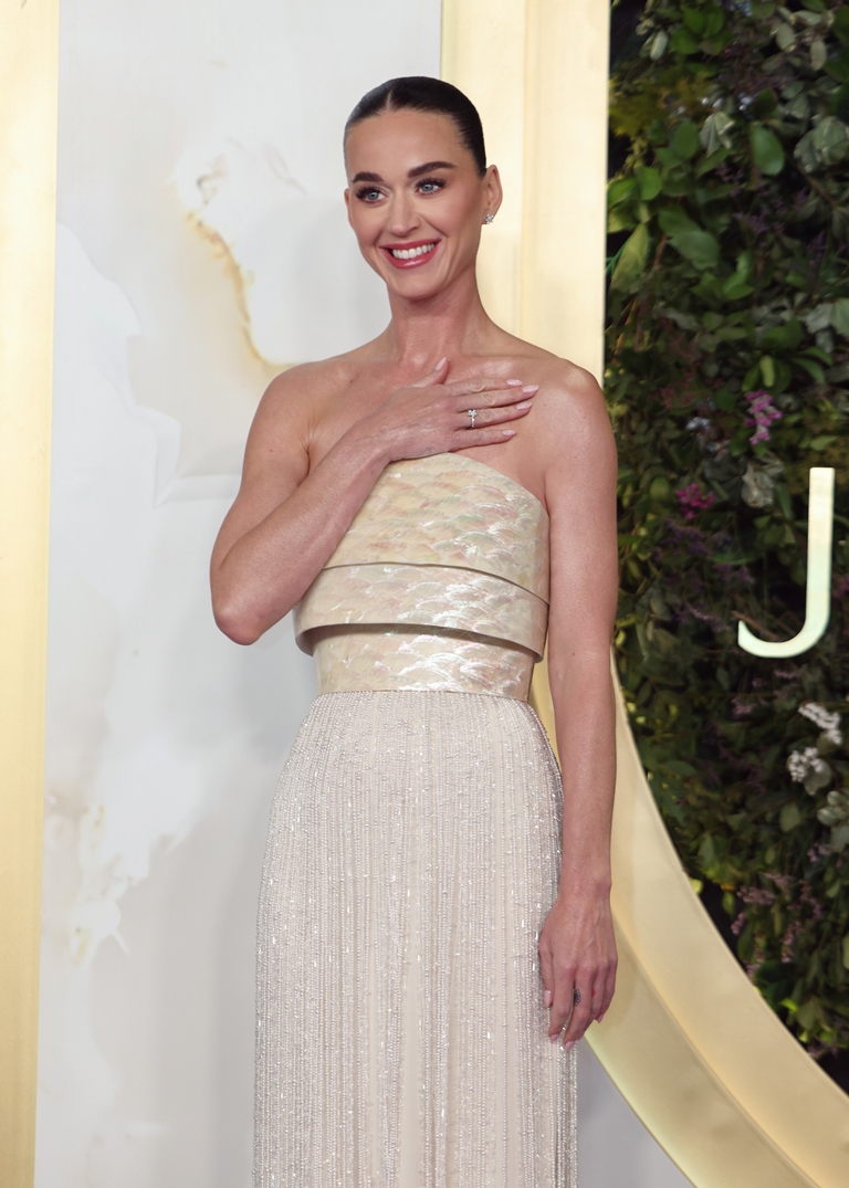 كايتي بيري بفستان وعد العقيلي