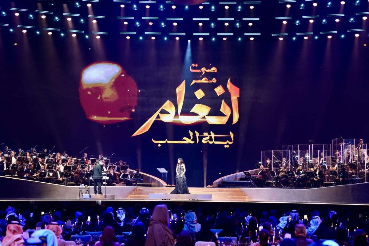 أنغام – Angham – ليلة الحب صوت مصر – موسم الرياض – Riyadh Season – توني براكستون – Toni Braxton – حفلات موسم الرياض – بنش مارك – هيئة الترفيه – Unbreak My Heart – لوحة باهتة