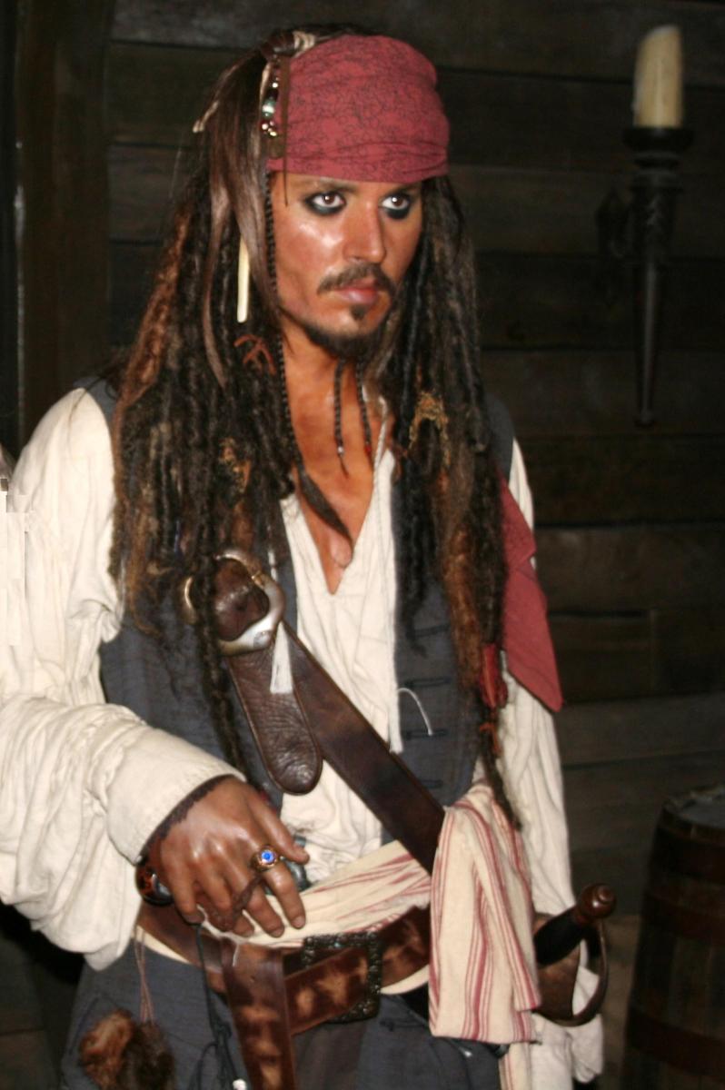 جوني ديب Johnny Depp - جاك سبارو Jack Sparrow - قراصنة الكاريبي Pirates of the Caribbean - جيري بروكهايمر Jerry Bruckheimer - مارغوت روبي Margot Robbie - آمبر هيرد Amber Heard - كريغ مازن Craig Mazin - تيد إليوت Ted Elliott - جيف ناثانسون Jeff Nathanson - Lionsgate - Disney - Warner Bros - Day Drinker - Dead Man’s Chest - On Stranger Tides - Dead Men Tell No Tales - Fantastic Beasts: The Crimes of Grindelwald - Fantastic Beasts: The Secrets of Dumbledore - هوليوود Hollywood - شباك التذاكر Box Office