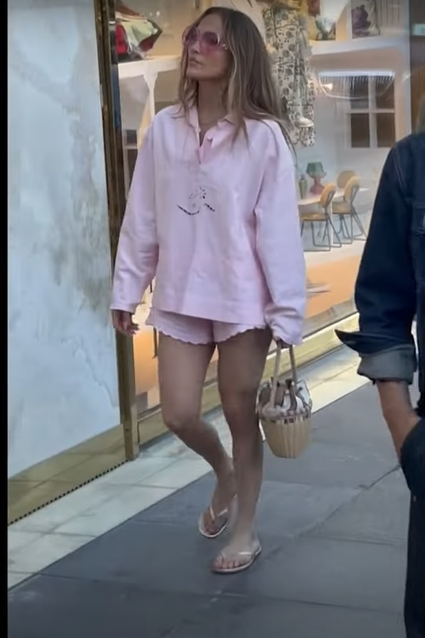 جينيفر لوبيز في إسطنبول - Jennifer Lopez Istanbul - حفل جينيفر لوبيز 2025 - متجر شانيل إسطنبول - جينيفر لوبيز Chanel - Istanbul Festival 2025 - Up All Night tour - جولة جينيفر لوبيز الغنائية - Celine Beymen shopping - فيلم Unstoppable Jennifer Lopez
