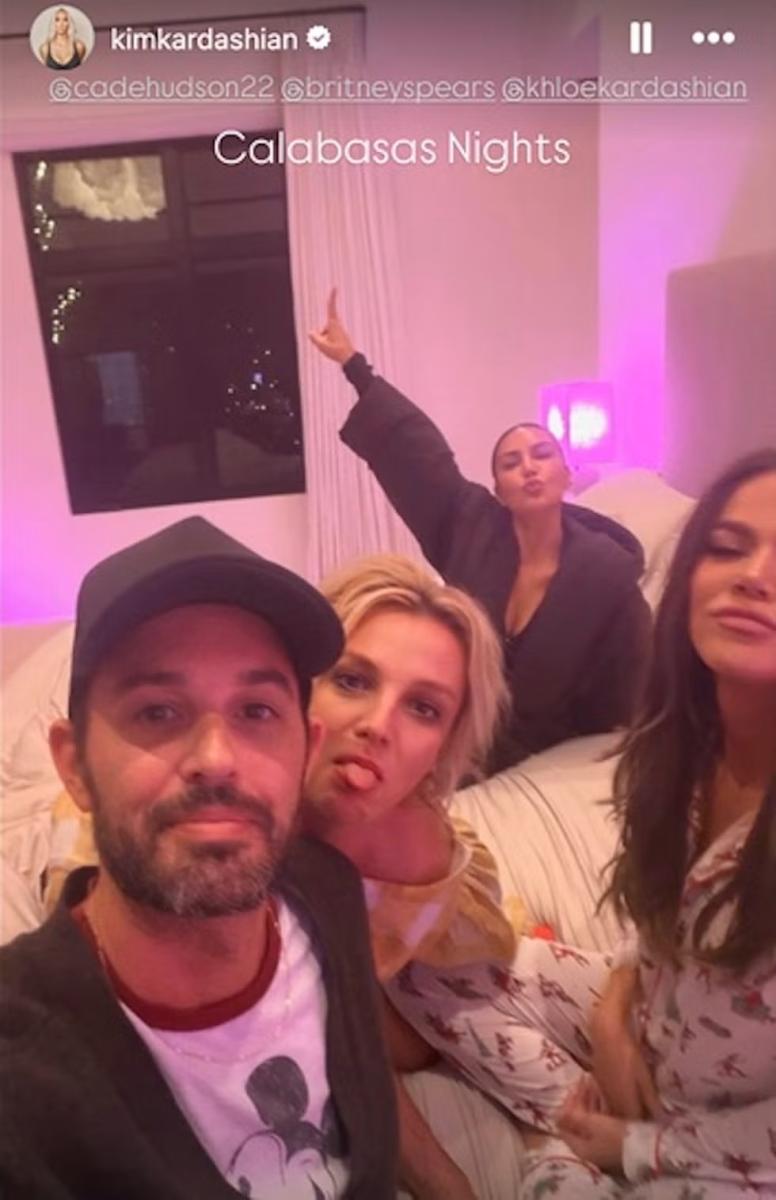 بريتني سبيرز Britney Spears - كيم كارداشيان Kim Kardashian - كلوي كارداشيان Khloé Kardashian - كالاباساس Calabasas - لوس أنجلوس Los Angeles - ترو طومسون True Thompson - شيكاغو ويست Chicago West - كيفن فيدرلاين Kevin Federline - كيد هادسون Cade Hudson - إنستغرام Instagram - Framing Britney Spears - You Thought You Knew - كارداشيان إنستغرام - سهرة بريتني وكيم - أخبار هوليوود - ET بالعربي style