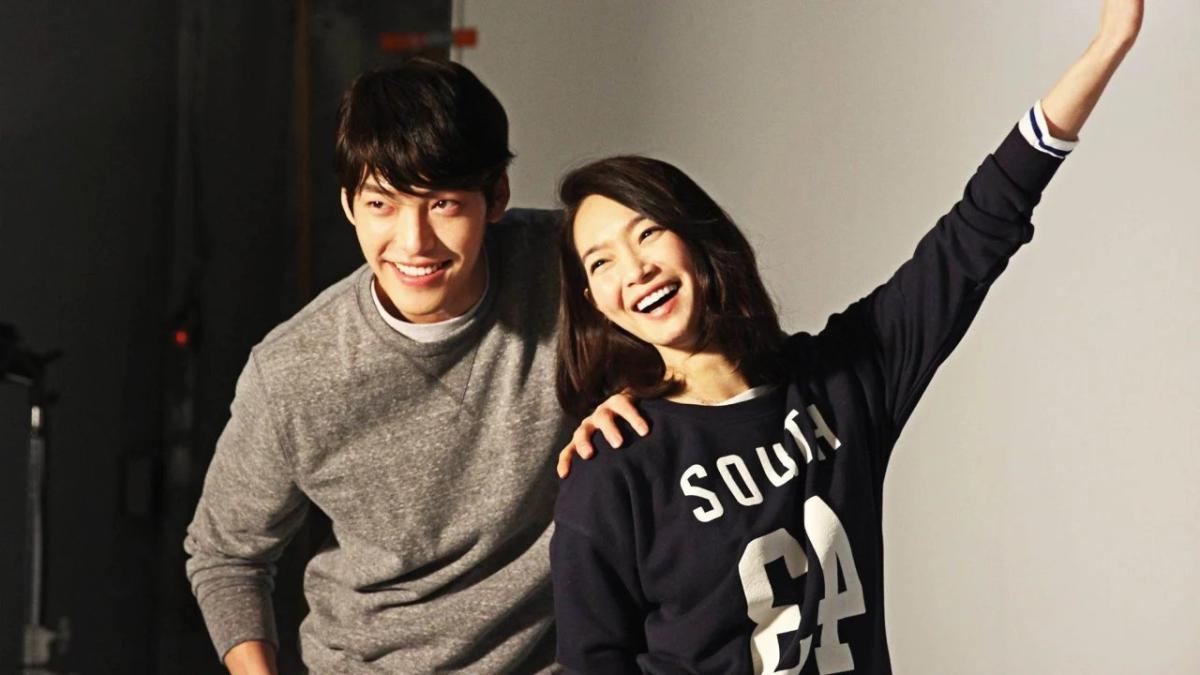 شين مين آه Shin Min Ah - كيم وو بن Kim Woo Bin - زواج شين مين آه وكيم وو بن - زفاف نجوم كوريا - أخبار الدراما الكورية - Our Blues - AM Entertainment - علاقة شين مين آه وكيم وو بن - زواج المشاهير كوريا - أخبار Kdrama