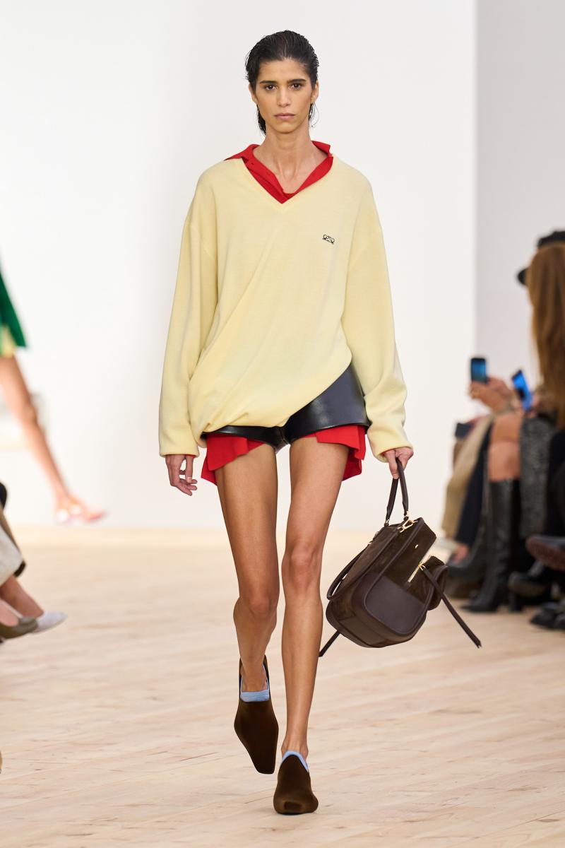  مجموعة Loewe ربيع 2026