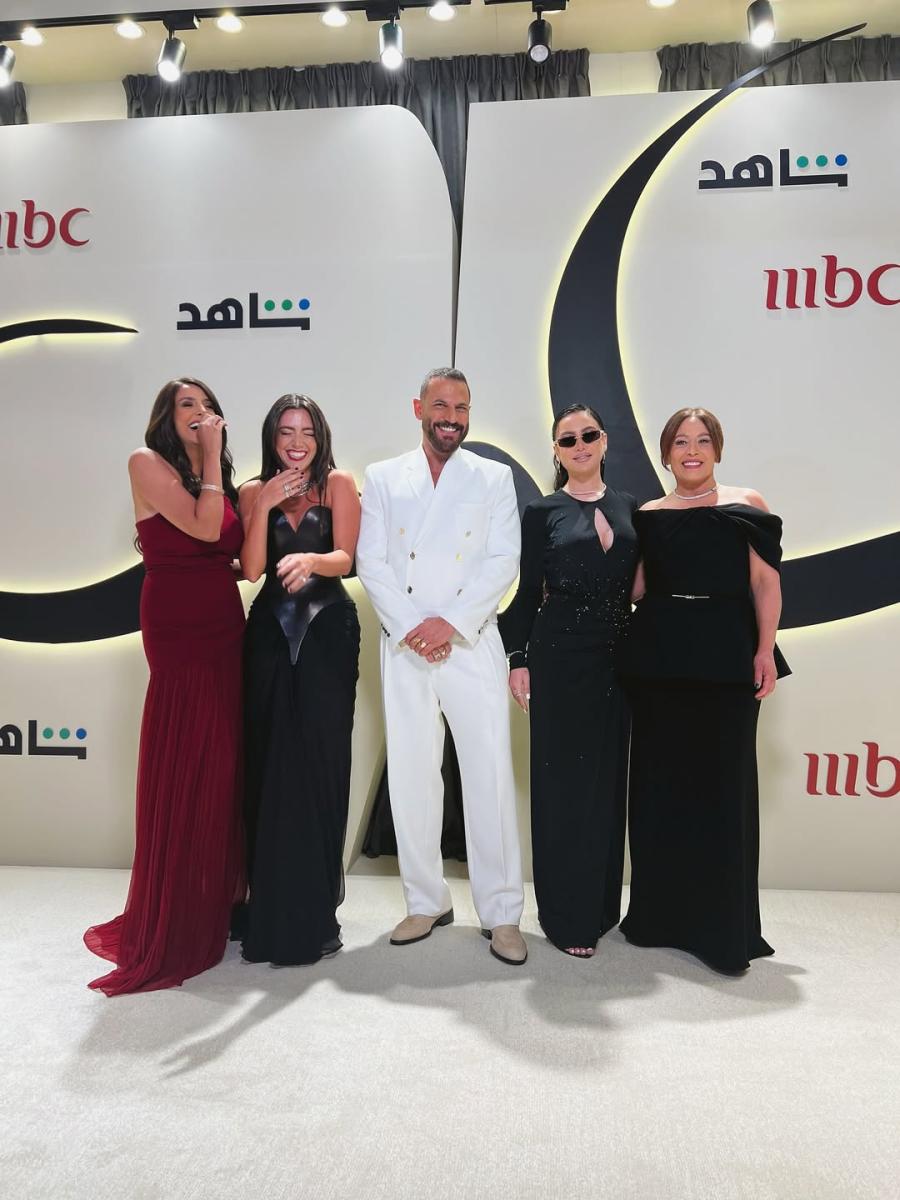 نيكولا معوض - دانيللا رحمة - BIAF - خبر الحمل - مهرجان دبي السينمائي - مسلسل سلمى - شاهد - مشاهير لبنان - رد فعل على المسرح - بيبي جديد - أخبار المشاهير - ET بالعربي