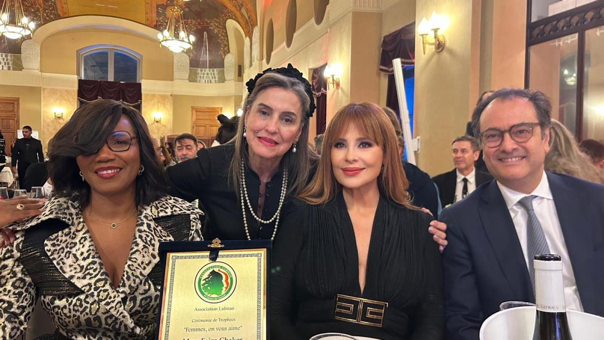 كارول سماحة - Carole Samaha - تكريم كارول سماحة باريس - Femmes on vous aime Paris - السفير ربيع الشاعر فرنسا - إليزابيث مورينو فرنسا - هيلين سيغارا Hélène Ségara - GPF Groupement du Patronat Francophone - جمعية لوبنان Lubnan - دعم تعليم الفتيات لبنان - درع Art et Résilience