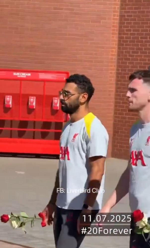 ديوغو جوتا - Diogo Jota - وفاة ديوغو جوتا - Liverpool FC - ليفربول - محمد صلاح - Mohamed Salah - أندريه سيلفا - André Silva - قميص رقم 20 - اعتزال الرقم 20 ليفربول - تكريم ديوغو جوتا - حادث سيارة ديوغو جوتا - ملعب أنفيلد - Anfield - إنستغرام ليفربول - Instagram Liverpool - ميرسيسايد - Merseyside - محمد صلاح يودع ديوغو جوتا - رحيل لاعب ليفربول - أخبار ليفربول - وفاة نجم ليفربول